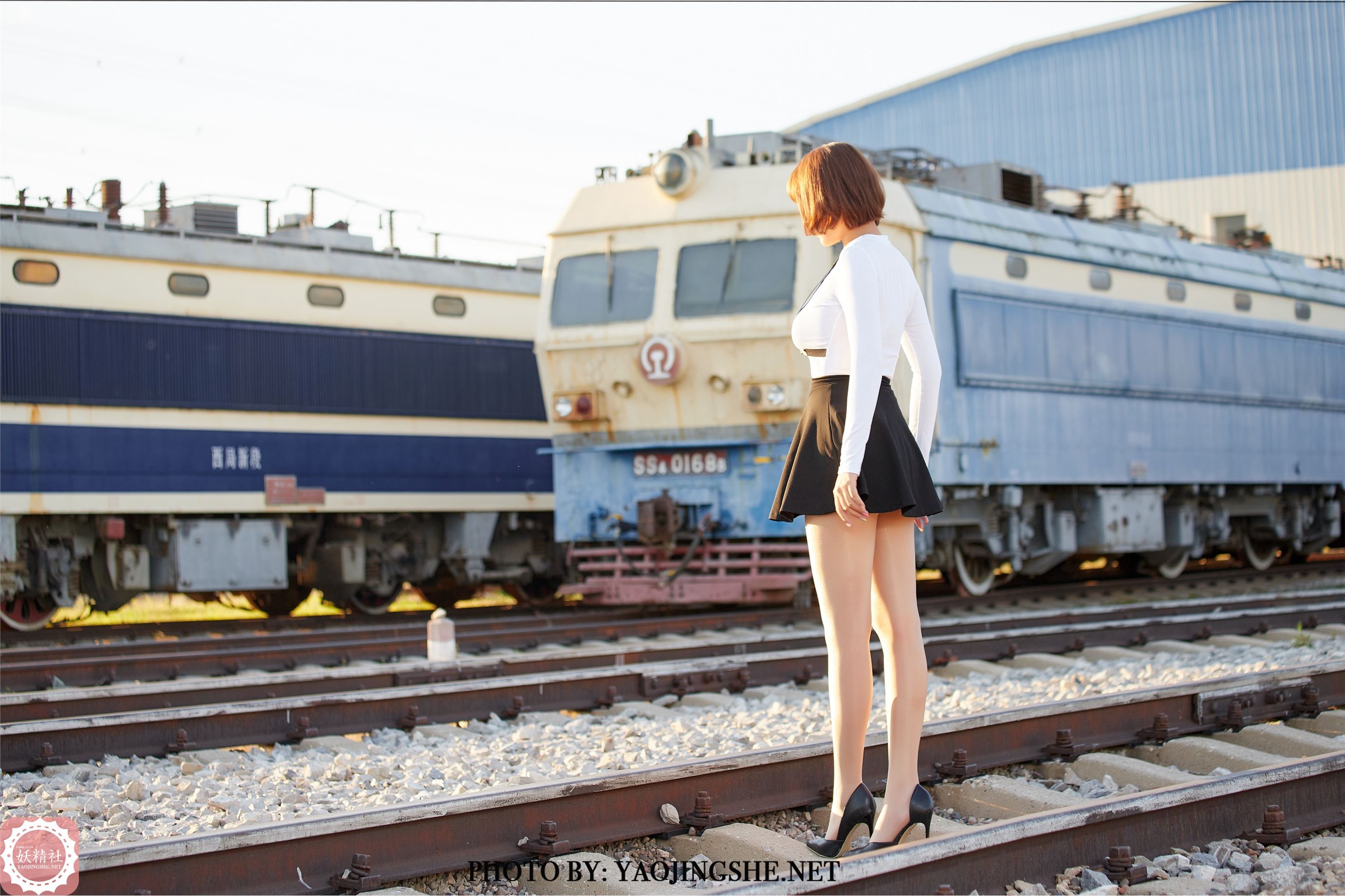 YAOJINGSHE 妖精社 T2042《唐飞飞-逆光车站》